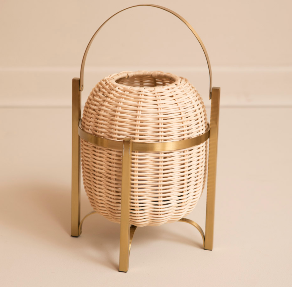 Luma Riva Cesta Akku Tischlampe aus Rattan – Kabellose LED Lampe mit Griff – Dimmbares Lichtdesign