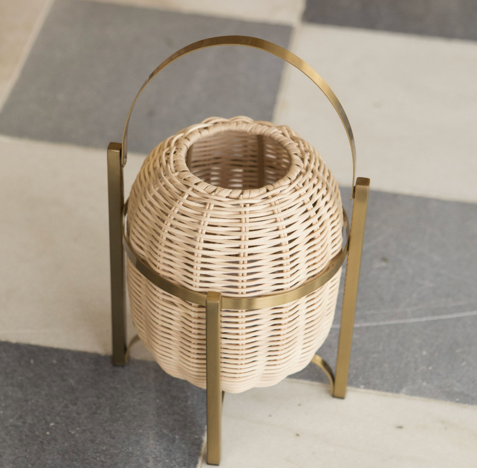 Luma Riva Cesta Akku Tischlampe aus Rattan – Kabellose LED Lampe mit Griff – Dimmbares Lichtdesign