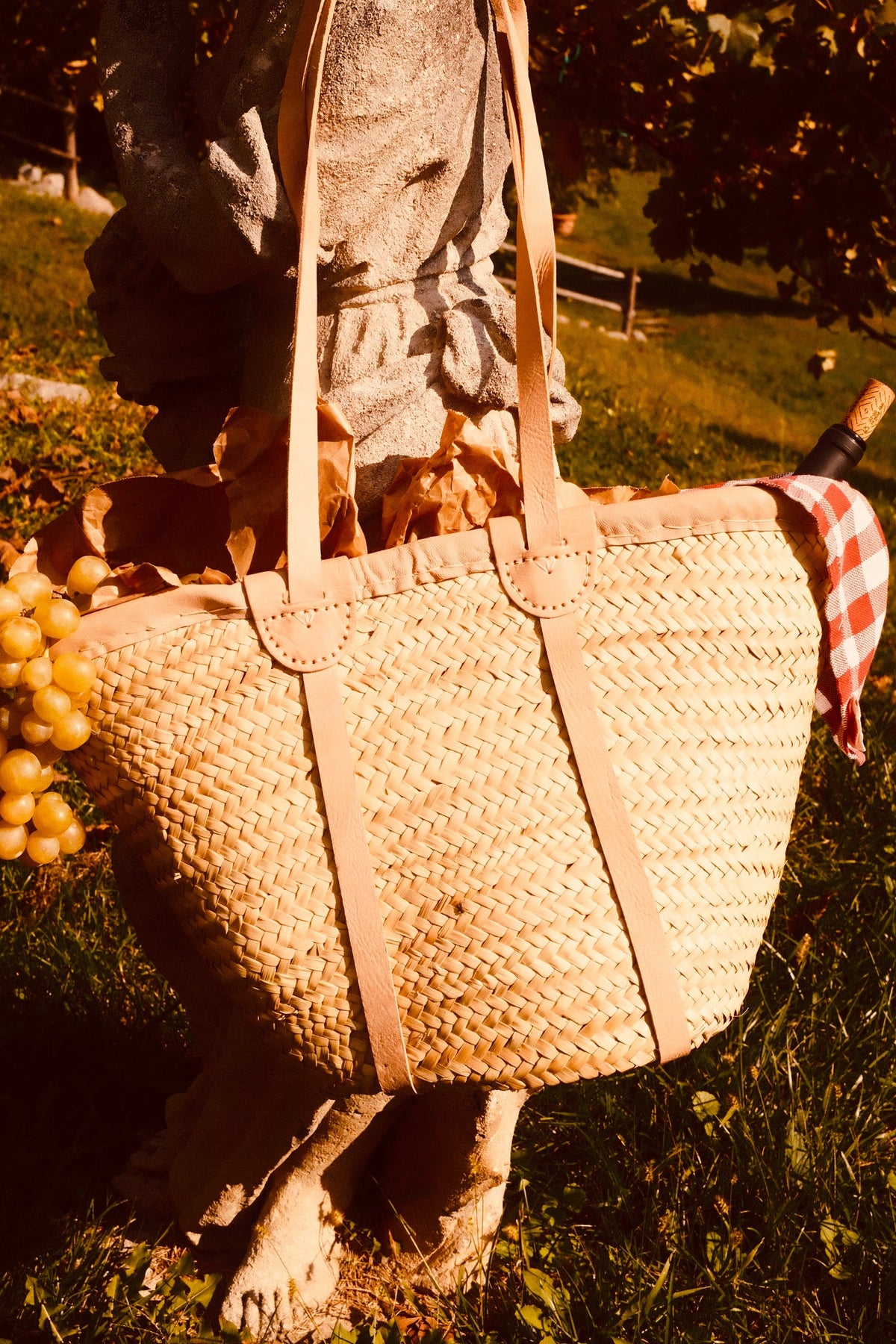 Mrs. Riviera Korbtasche "Golden Lotus" – Handgefertigt in Marokko