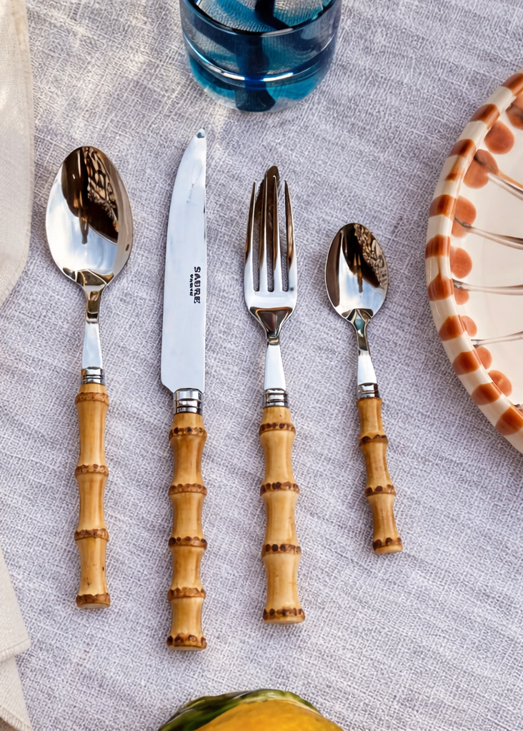 Riva Besteck Set mit Bambusgriff – 4-teiliges Premium Edelstahl Besteck (18/10) – Mediterrane Tischkultur