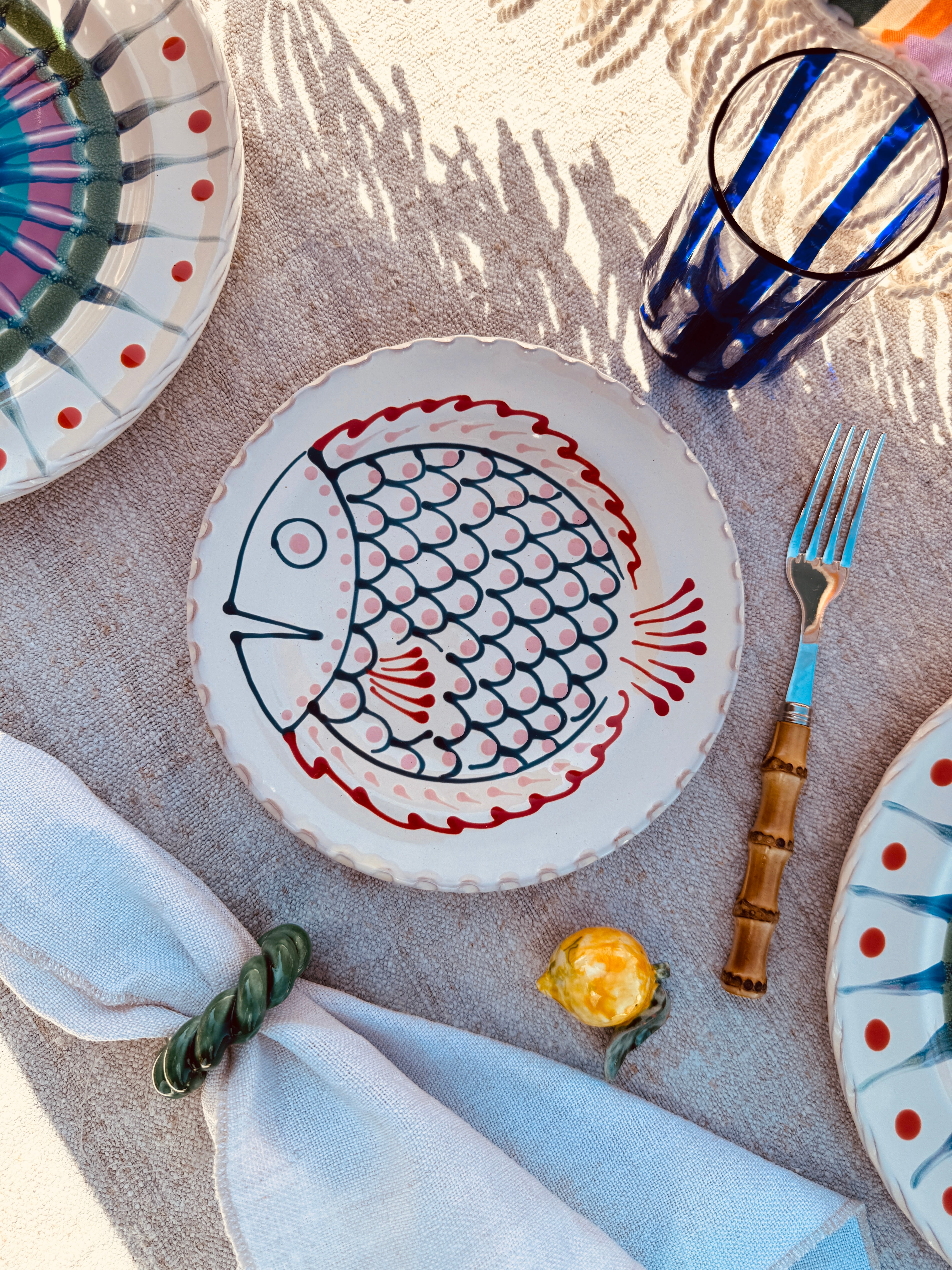 Psychodelic Antipasti/Dessertteller - 20 cm "Amore Pesce rosa mangia rosso"