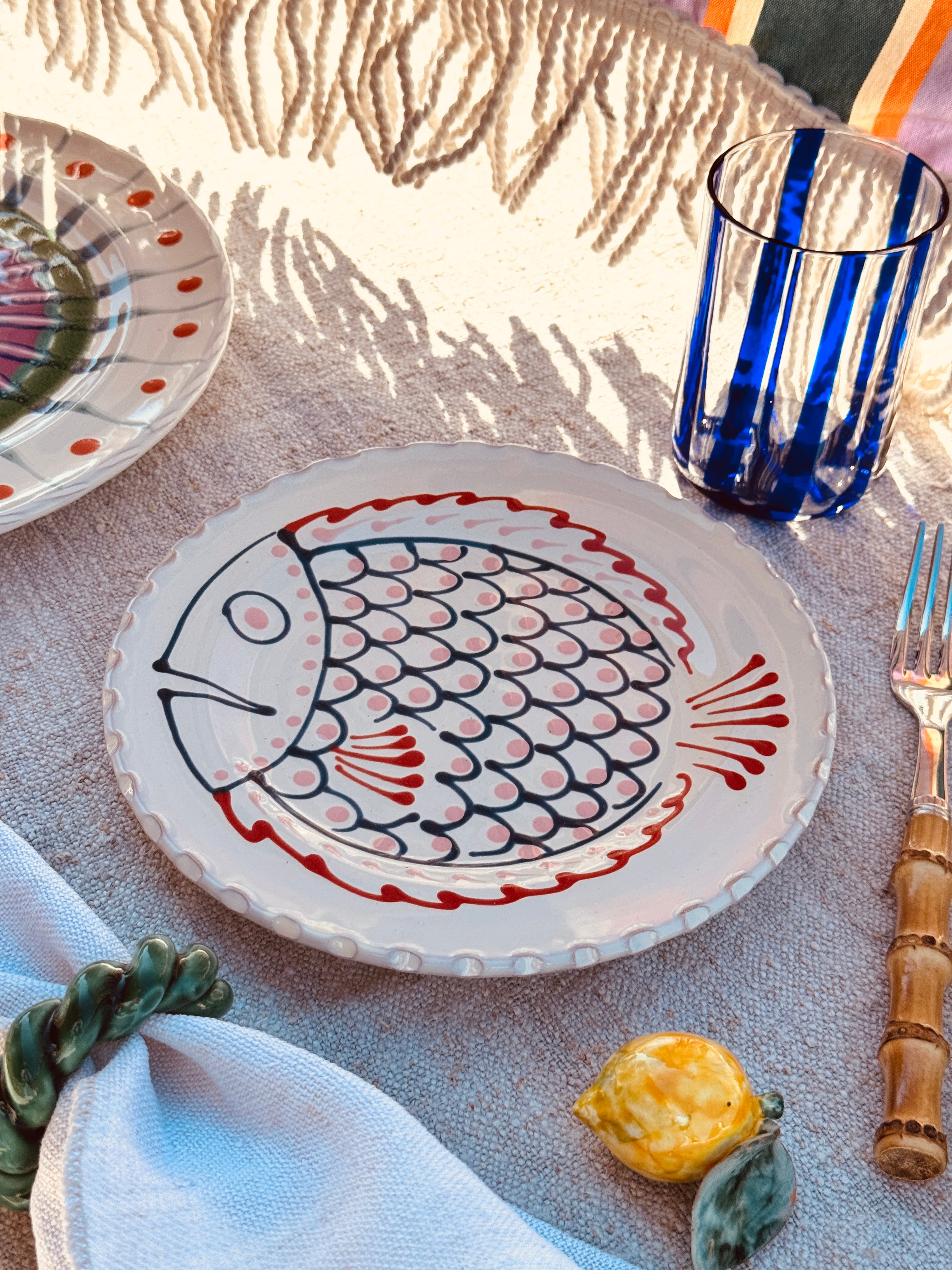 Psychodelic Antipasti/Dessertteller - 20 cm "Amore Pesce rosa mangia rosso"