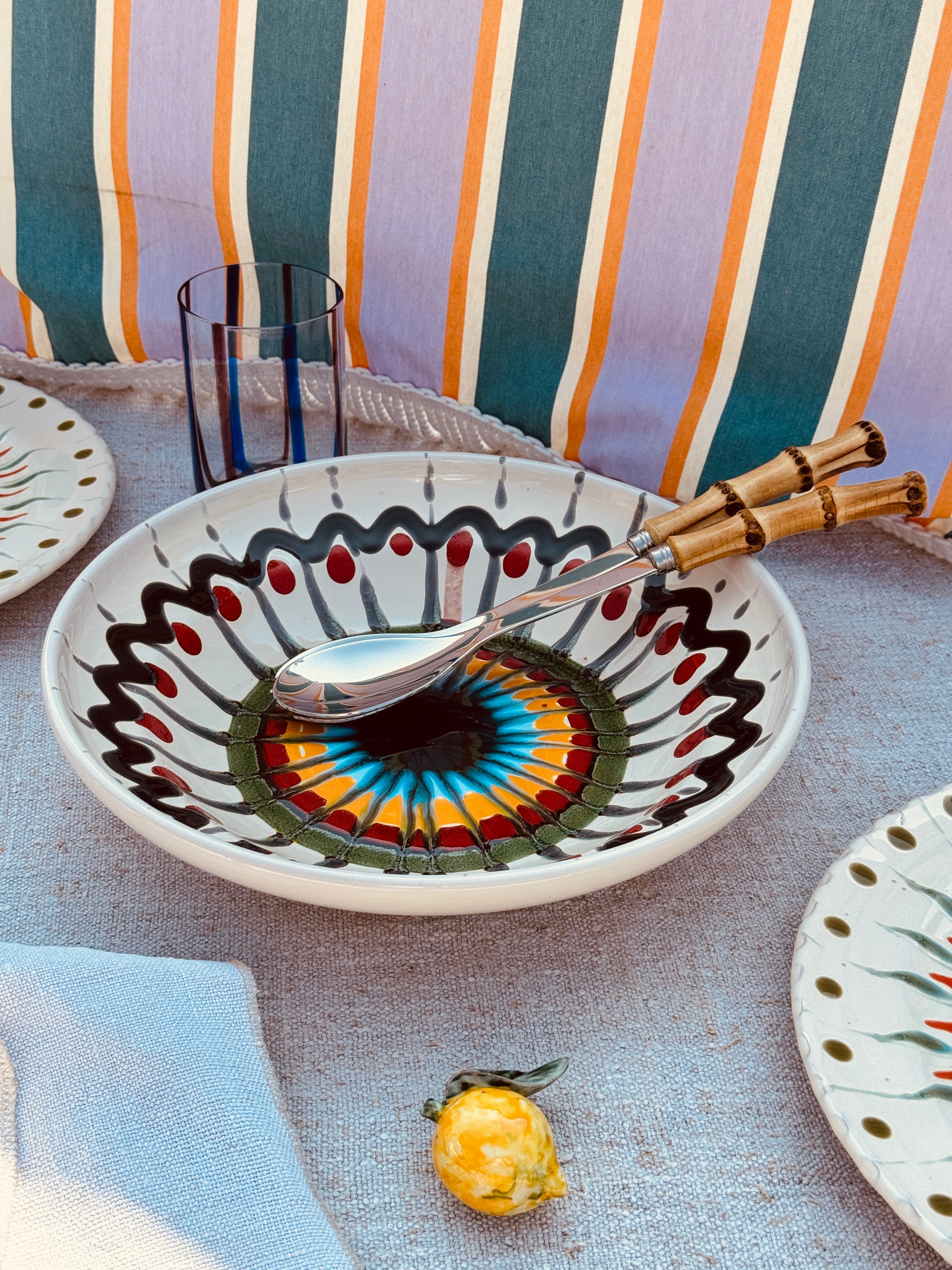 Flache Schale im "Psychodelic" Design – 29cm EINZELSTÜCK – NUR 1 X VERFÜGBAR!