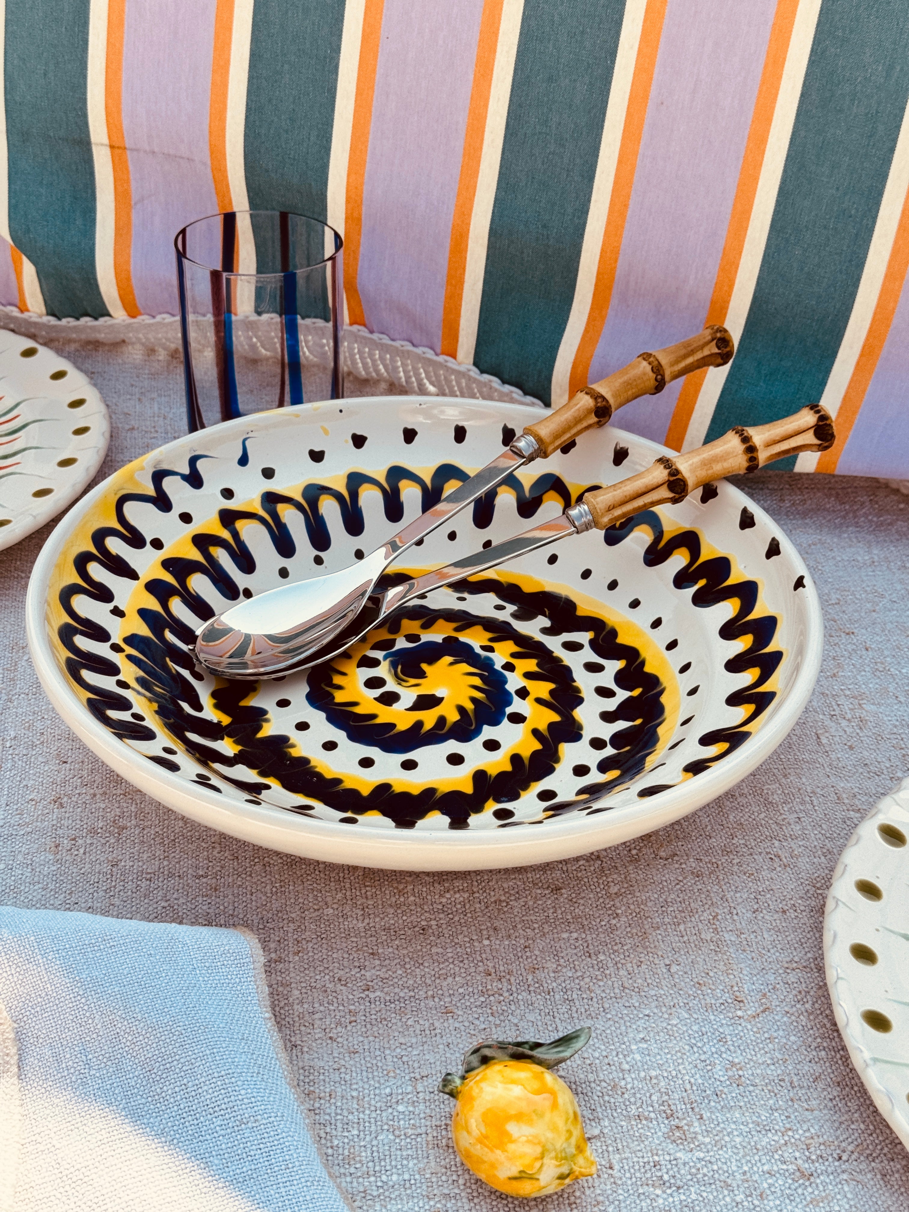 Flache Schale im "Psychodelic" Design – 29cm EINZELSTÜCK – NUR 1 X VERFÜGBAR!