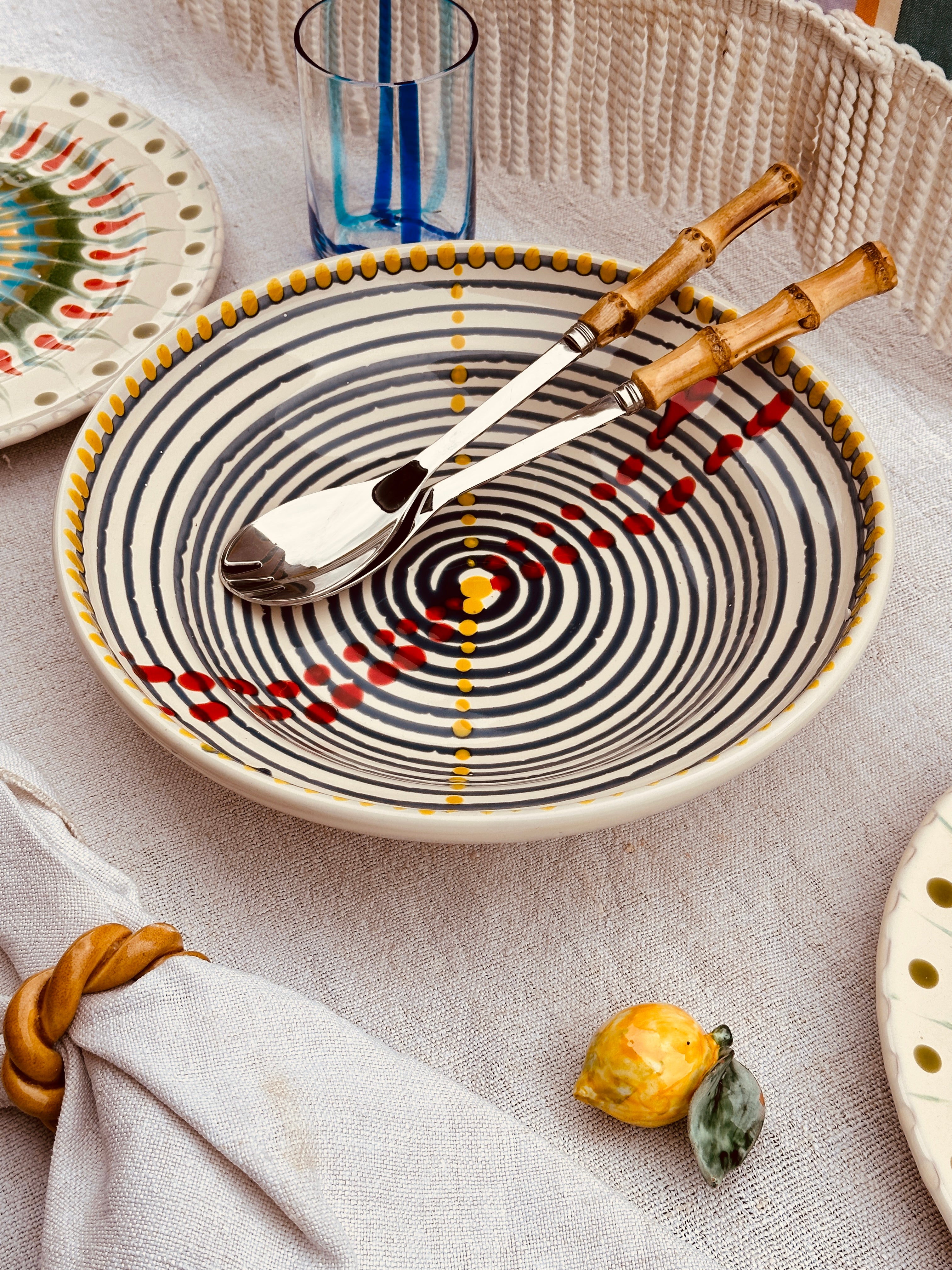 Flache Schale im "Psychodelic" Design – 29cm EINZELSTÜCK – NUR 1 X VERFÜGBAR!