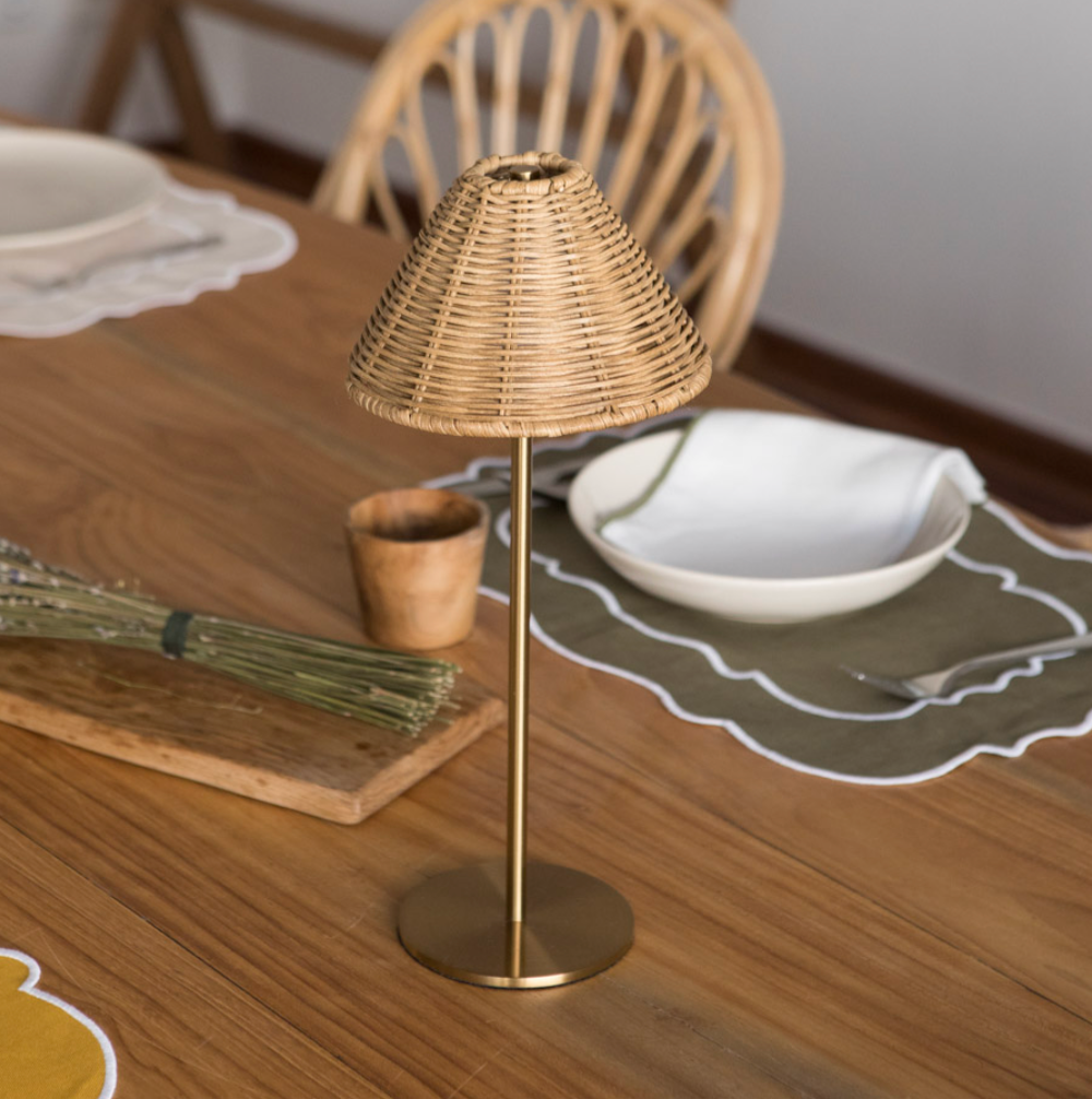 Luma Riva Akku Tischlampe aus Rattan – Kabellose LED Lampe mit Touch Dimmer – Mediterranes Lichtdesign