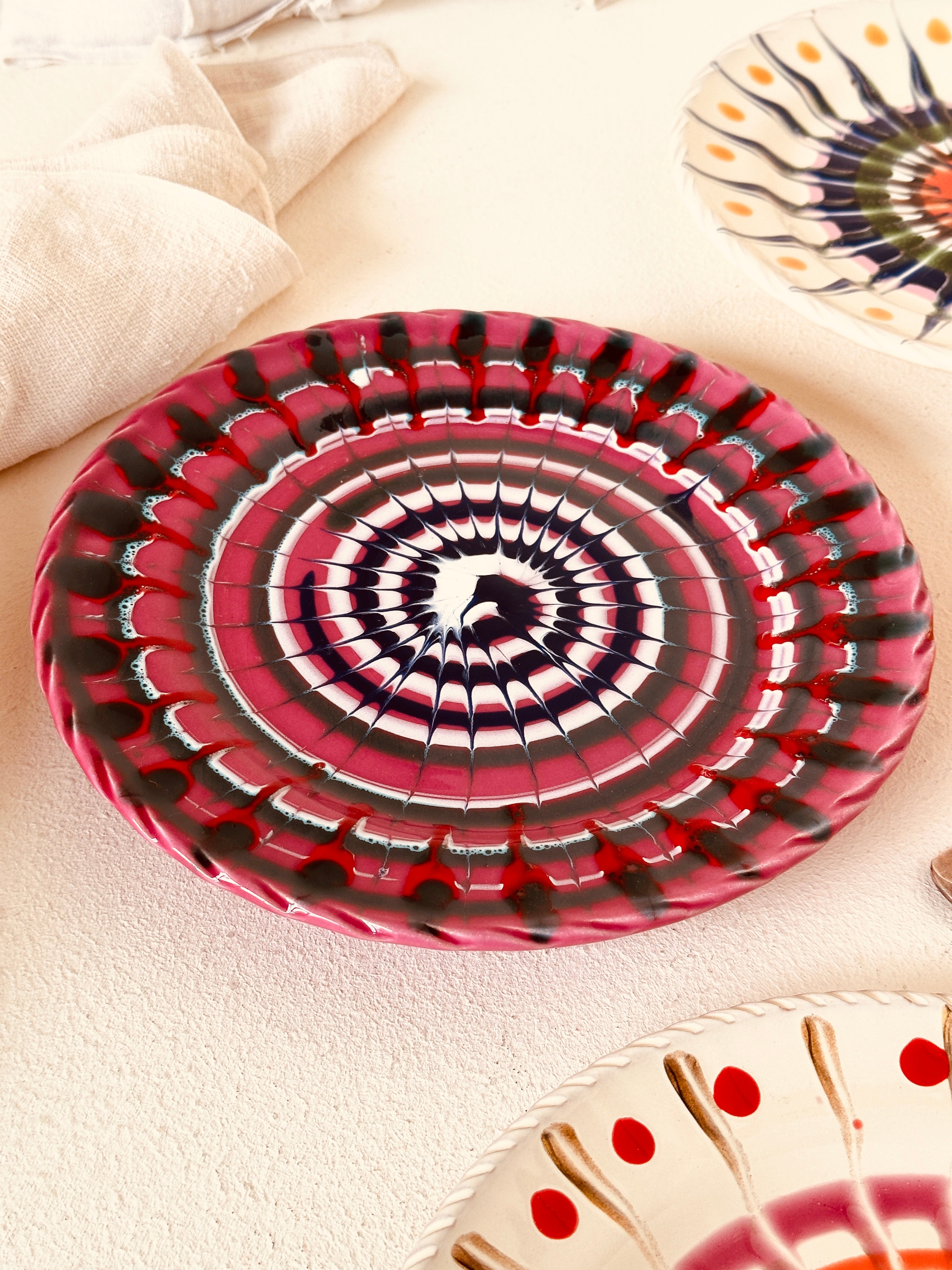 Psychodelic Dinner Plate "Fuxia Classic"