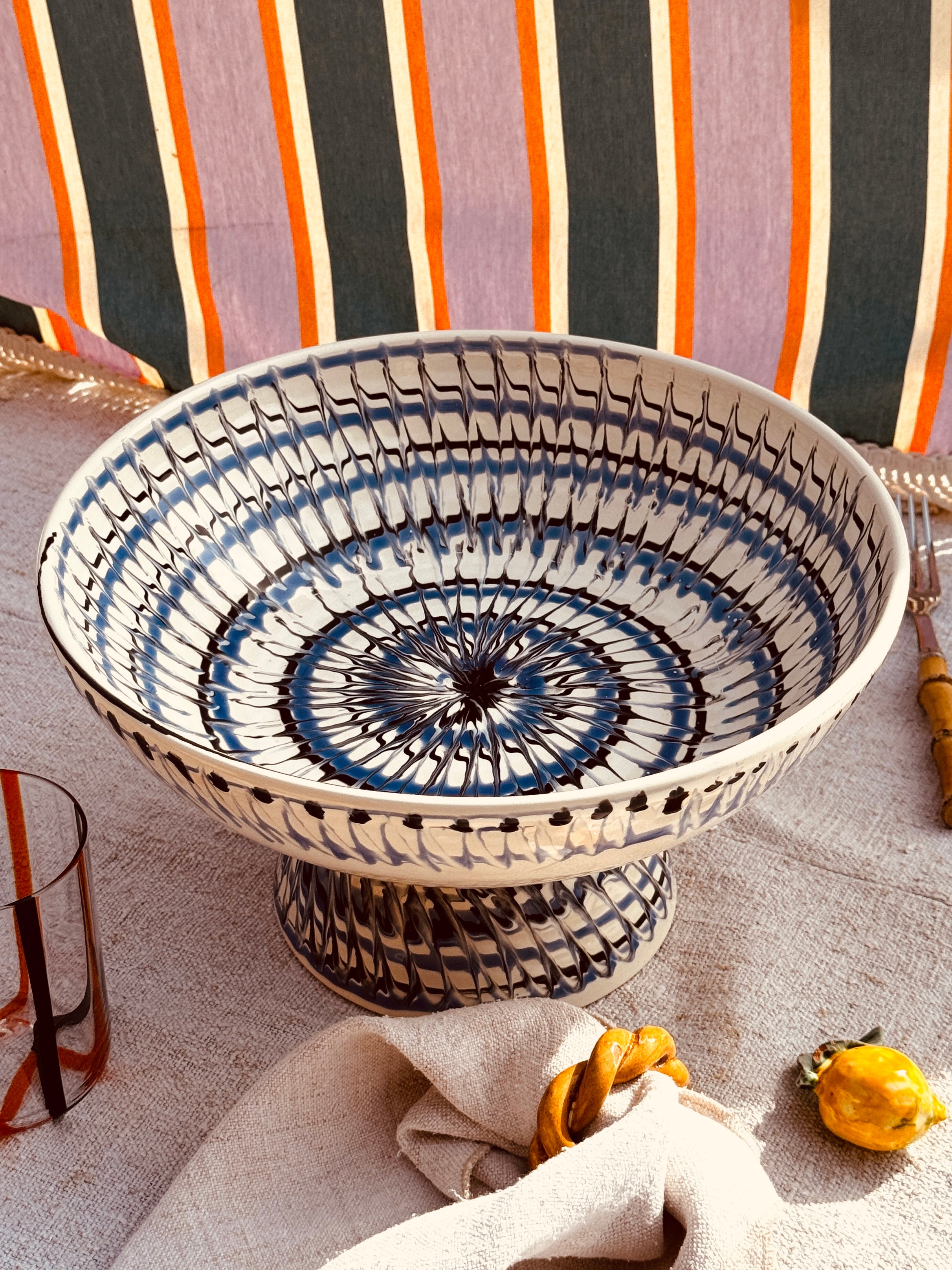 Handgefertigte Keramik Schale mit Fuß 30 cm | Italienisches Unikat