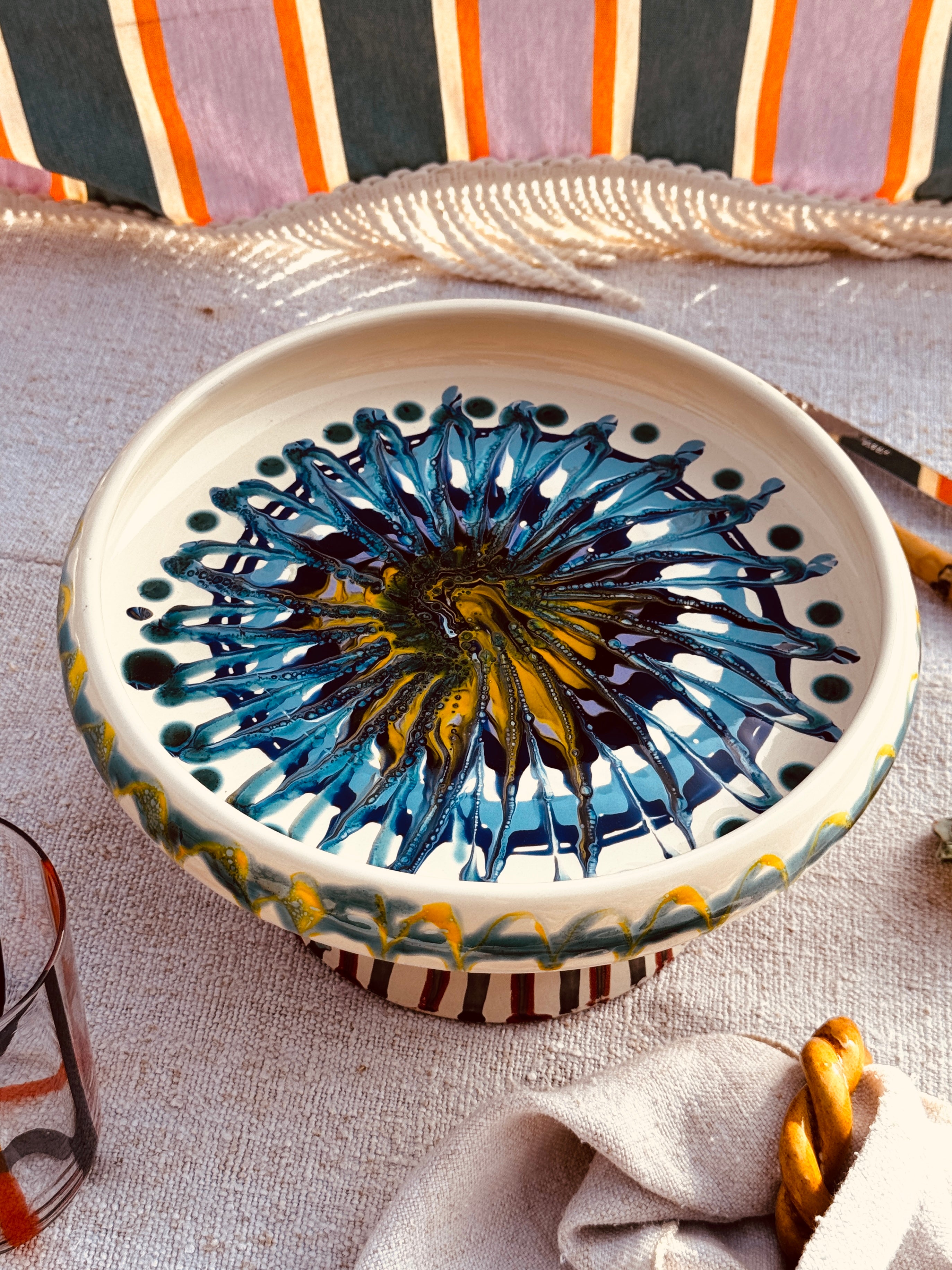 Riviera Präsentierteller mit Fuß 25 cm | Handgemachte Keramik aus Italien