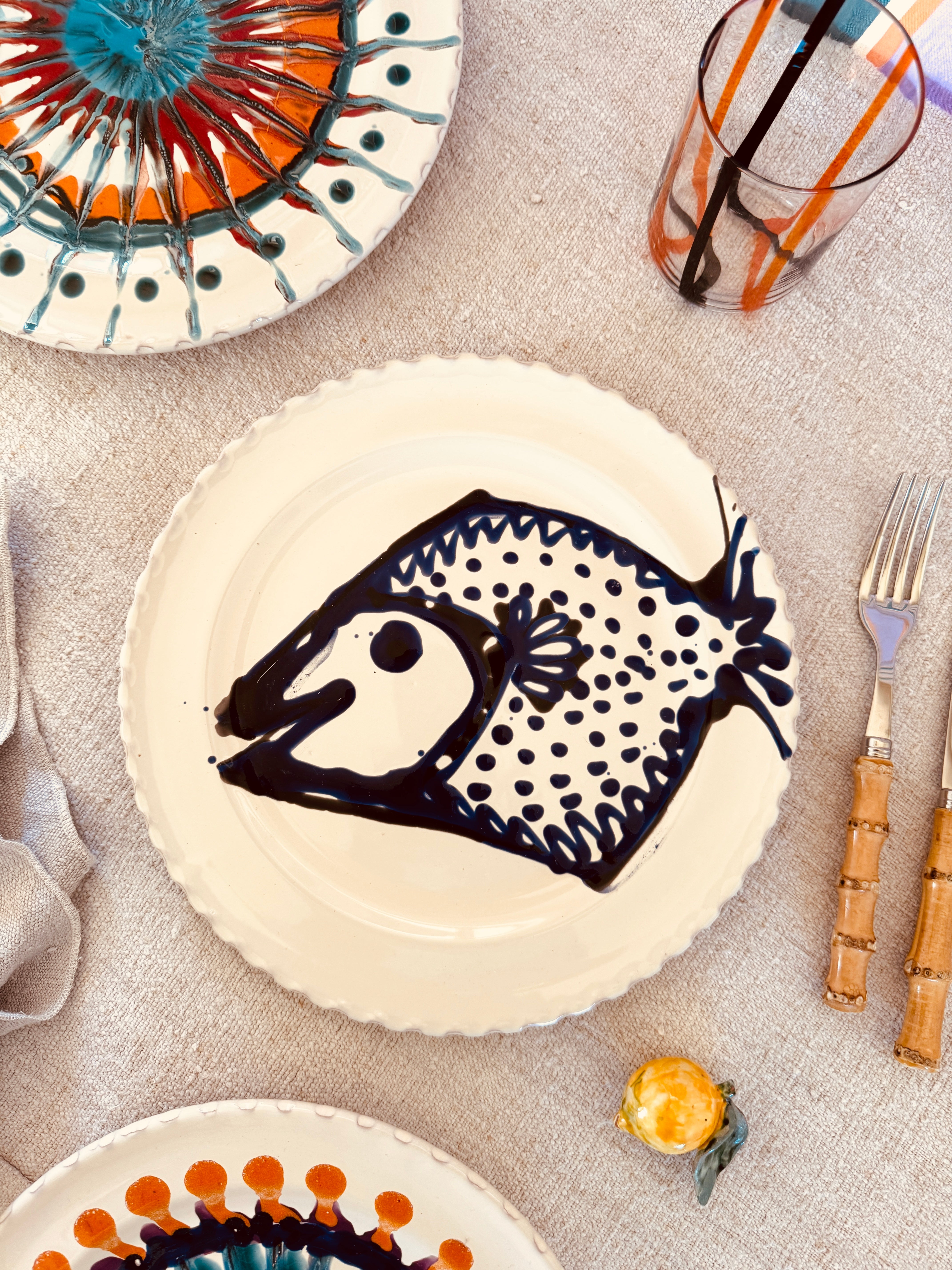 Handgefertigter Dinner Teller 27 cm | Keramik Teller "Pesce" (Unikat)
